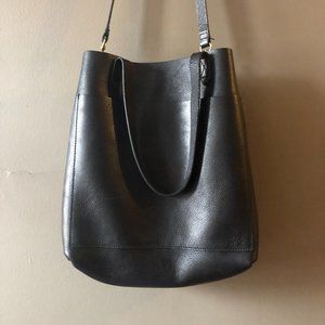 Madewell Medium Transport Tote black leather